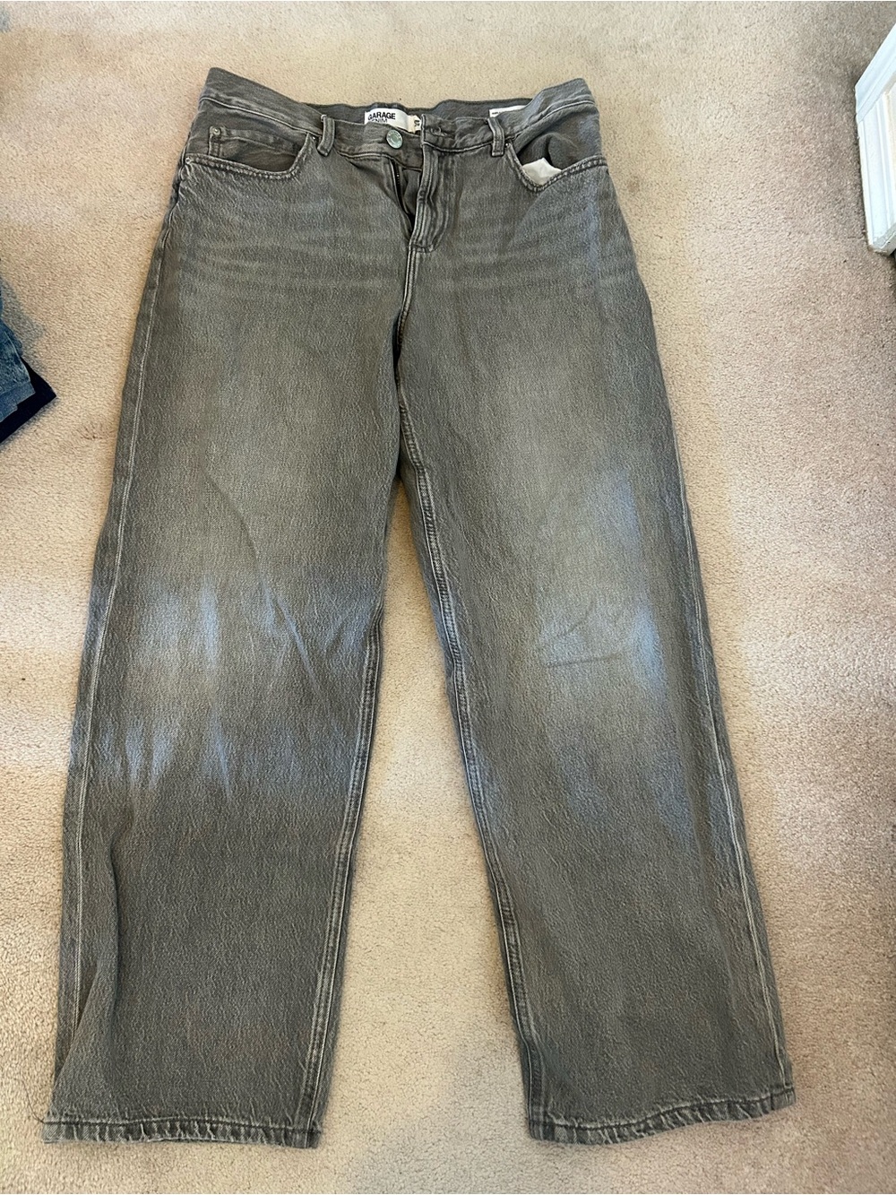 Garage Women's Relaxed Straight Jeans in Washed Gray